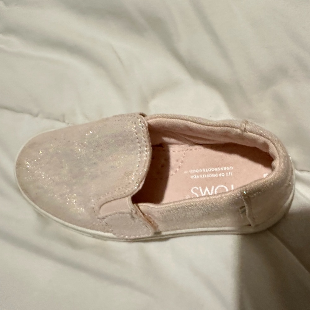 NEW TOMS pink glitter shoes Toddler size size 8